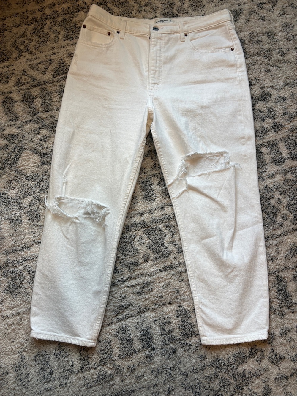 Abercrombie & Fitch White Straight Leg Distressed Jeans size 32/14 short